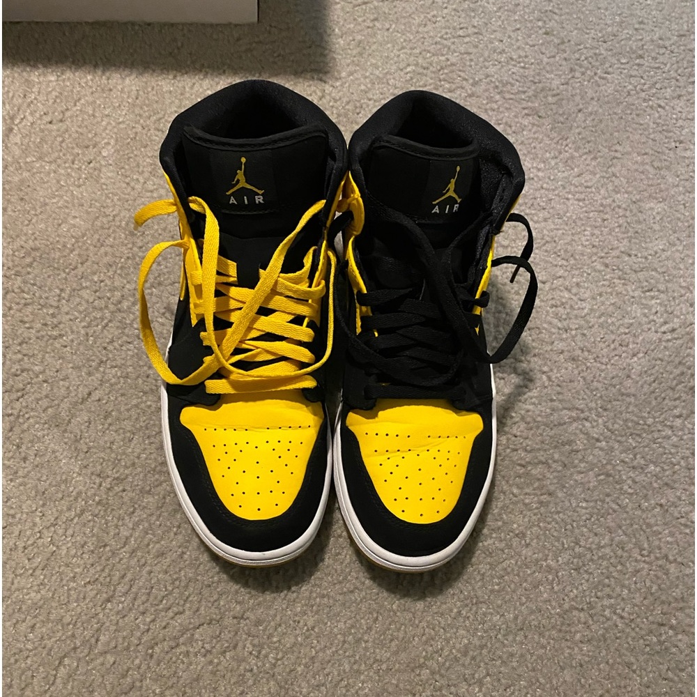 Air Jordan 1 Mid
